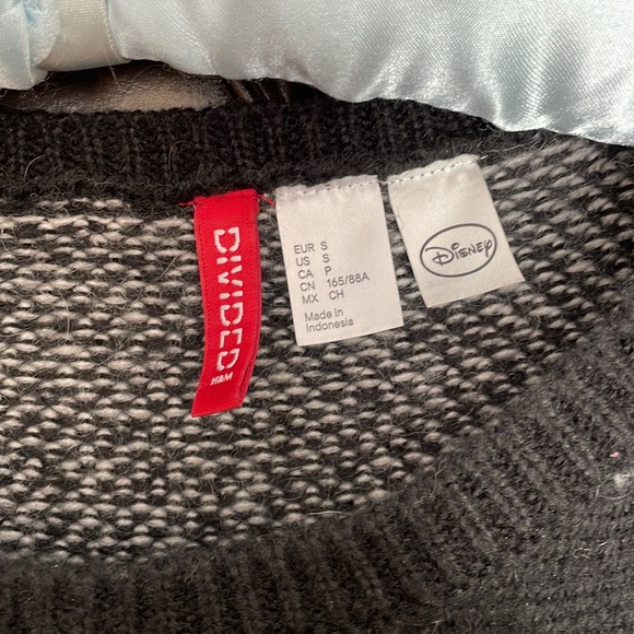 Mickey Mouse oversized sweater, size small - Picture 3 of 4